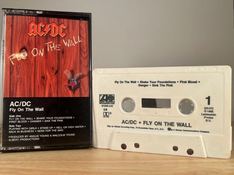 AC/DC - fly on the wall - CASSETTE TAPE